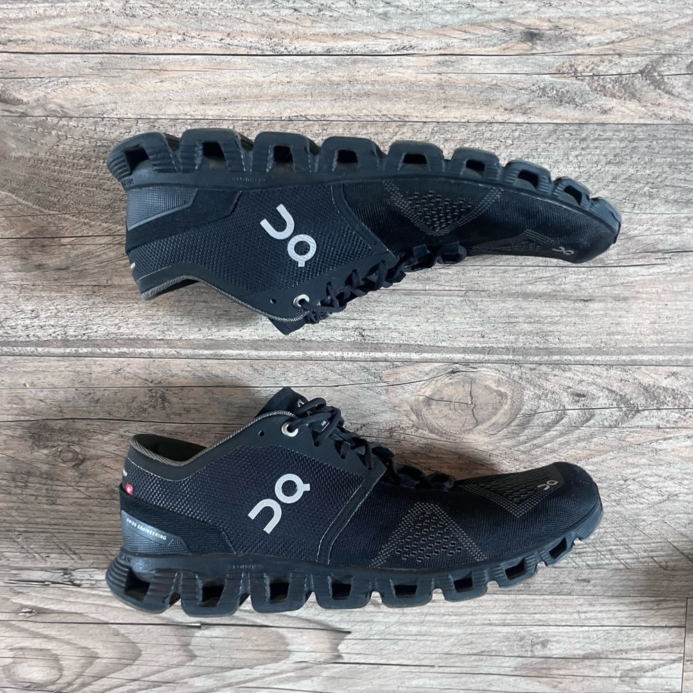 On Cloud Women’s 10.5 Running Shoes